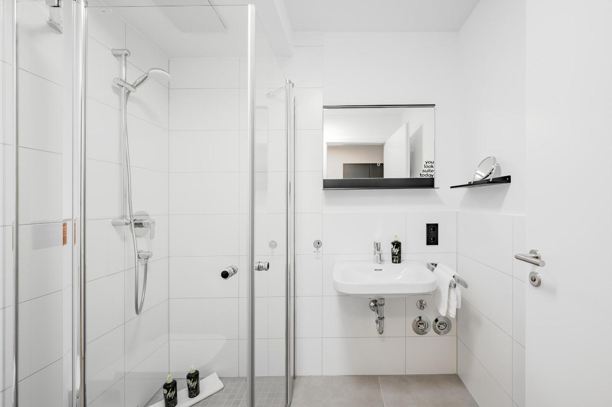 Limehome Metzingen Wilhelmstr Δωμάτιο φωτογραφία
